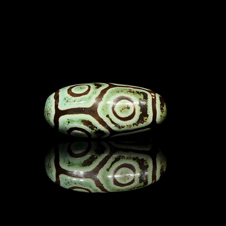 Cuenta de piedra tallada Dzi, Tíbet, dinastía Ming