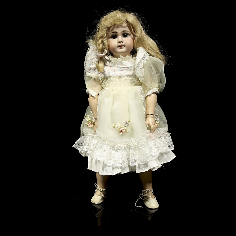Muñeca rubia de porcelana, Europa, ca. 1885-1895