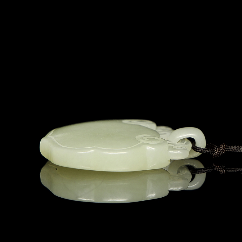 Colgante de jade blanco tallado, s.XX