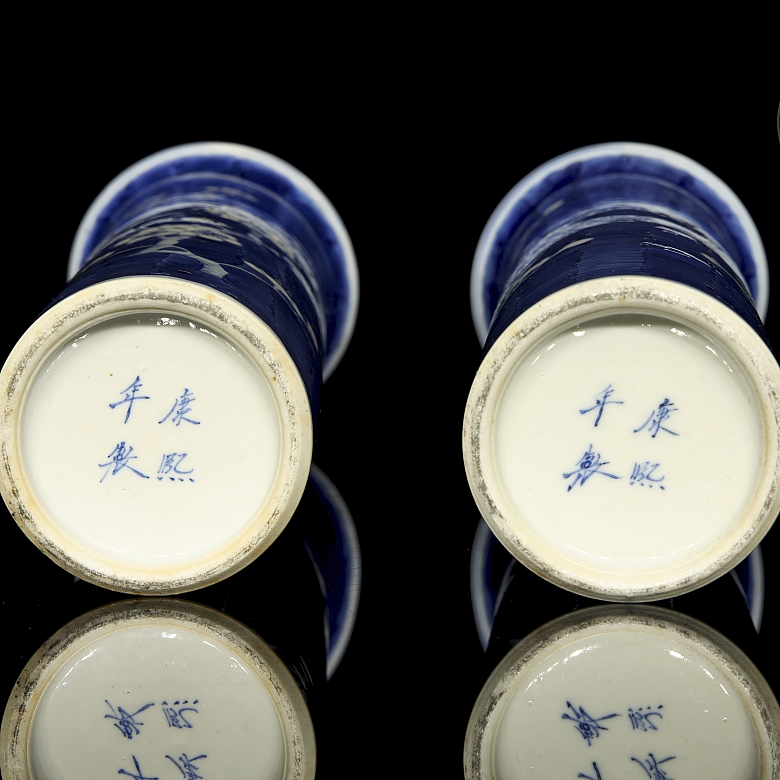 Pareja de jarrones tubulares 