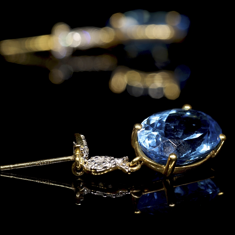 Pendientes en oro amarillo de 18k con topacios y diamantes