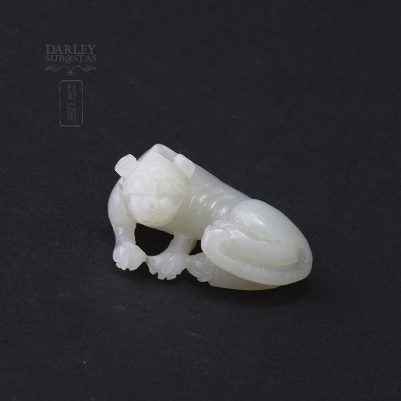 Mythological figure of White Jade Dog - 1