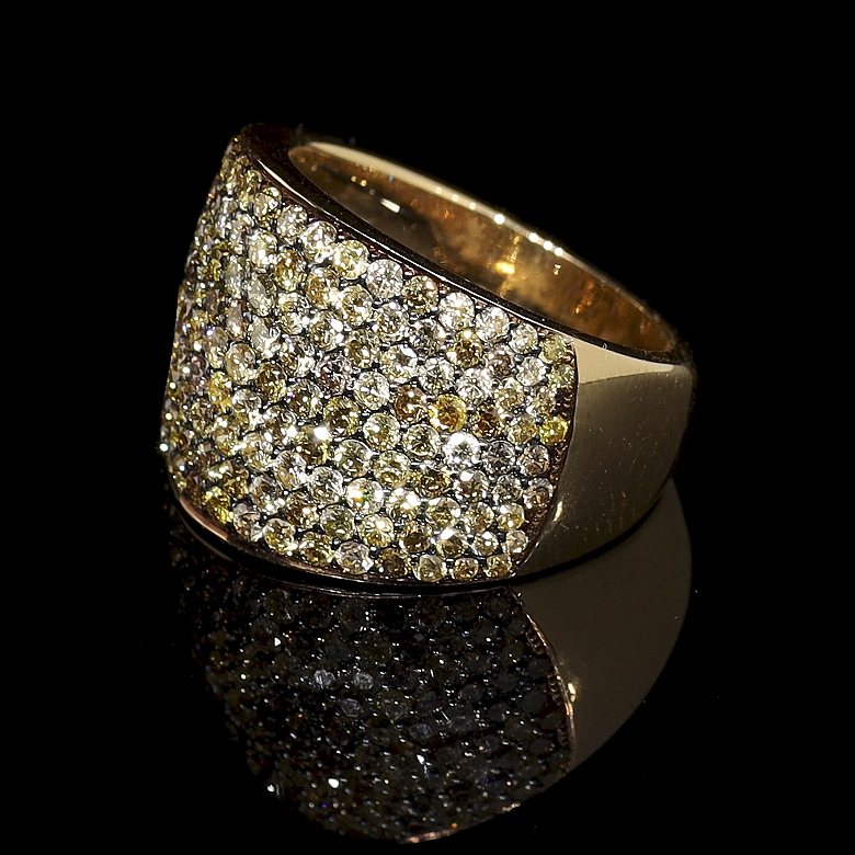 Sortija de oro rosa de 18K con pavé de diamantes Fancy Yellow