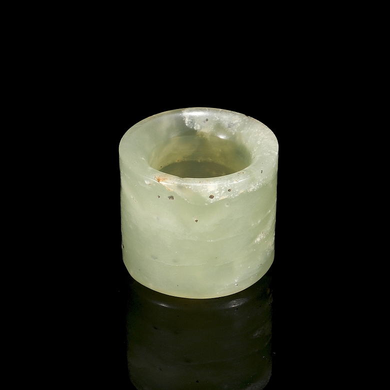 Carved cladon jade ring, Qing dynasty