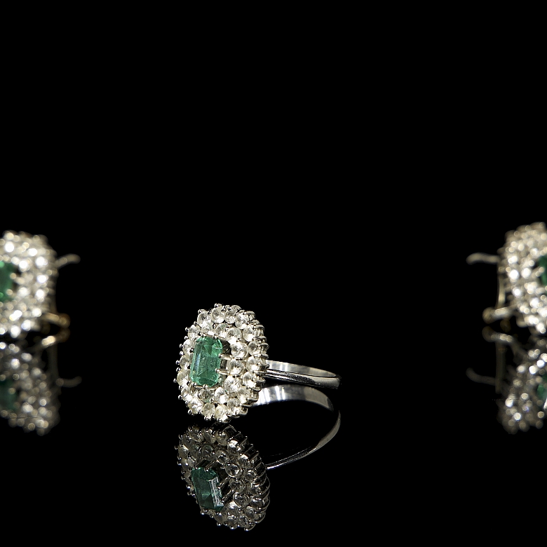 Conjunto de pendientes y anillo en oro blanco de 18k