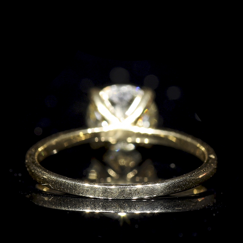 Anillo solitario en oro amarillo con diamante Fancy, 1.52 ct, certificado IGI