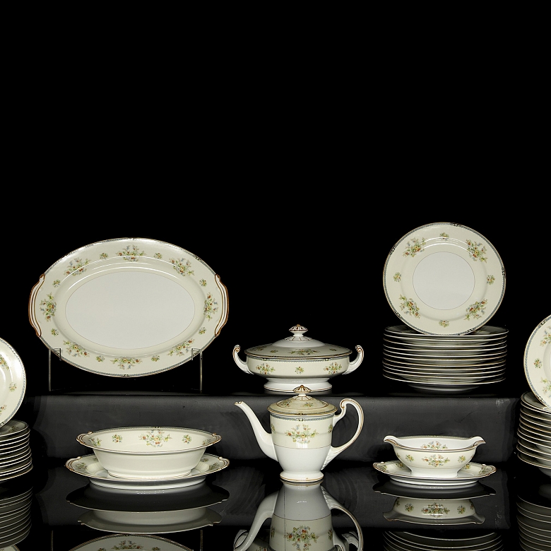 ‘玫瑰瓷’瓷器餐具,日本,20世纪