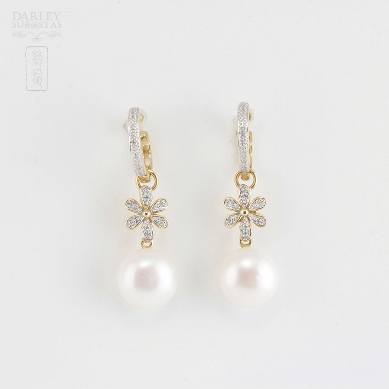 Precious pearl and diamond earrings