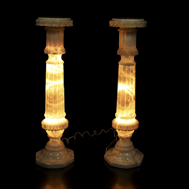 Pareja de lámparas pedestales de alabastro, s.XX