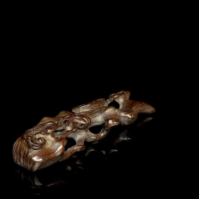 Soporte de madera tallada 