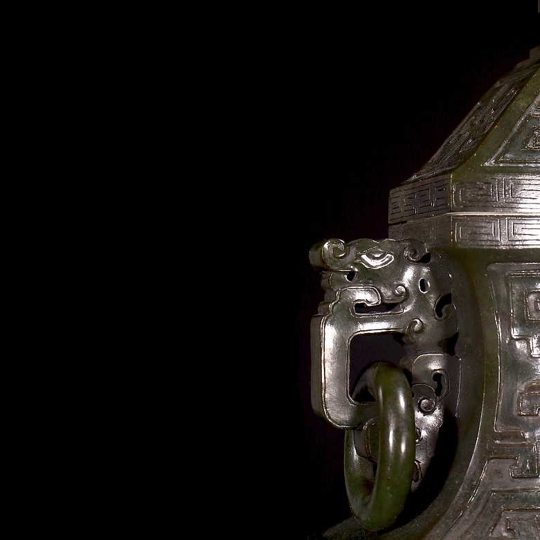 Large spinach green jade vase ‘Archaic Dragon’, Qing dynasty