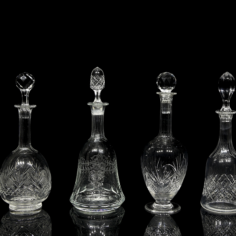 Cuatro licoreras en cristal tallado, s.XX