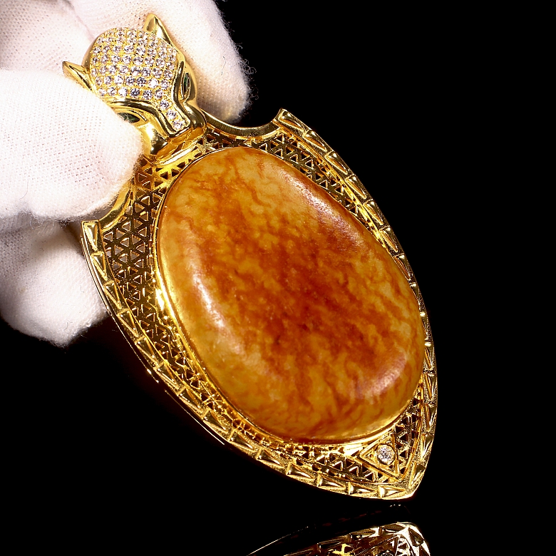 Gold-plated silver and Hetian jade pendant “Feline,” Qing dynasty