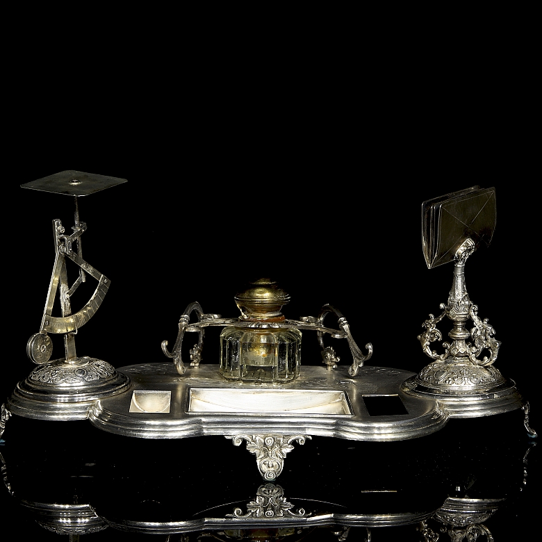 Completo juego de escribanía en metal plateado, pps. s.XX