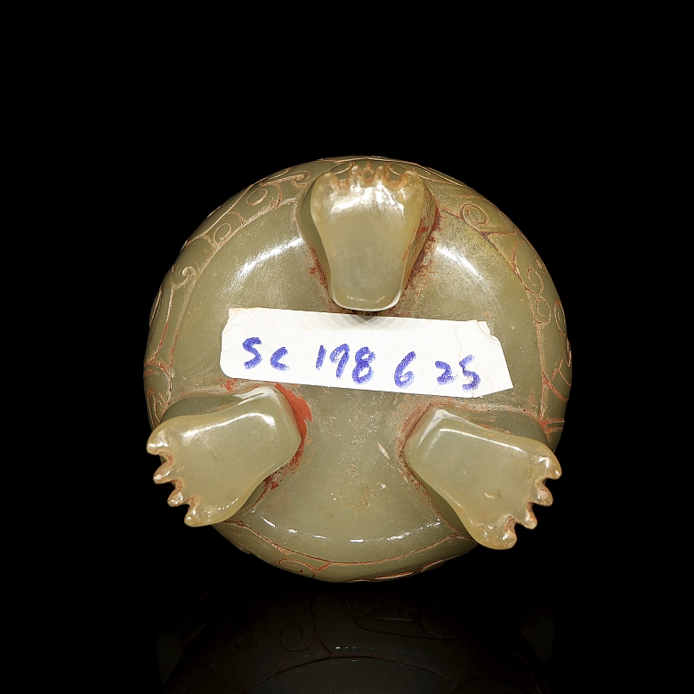 Carved jade ritual vessel, “Dragons,” Warring States period