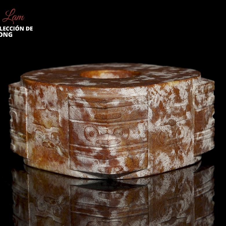 Cong de jade tallado 