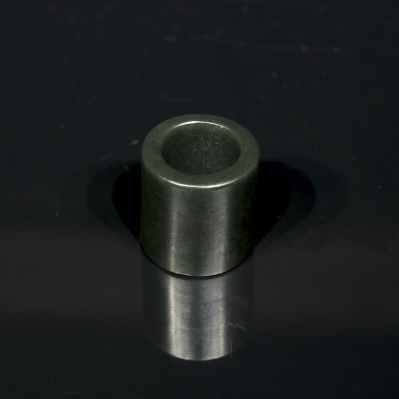 Anillo de arquero de jade verde espinaca, cultura Qijia