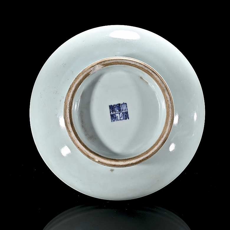 Vasija de porcelana con esmalte celadón, con marca Yongzheng
