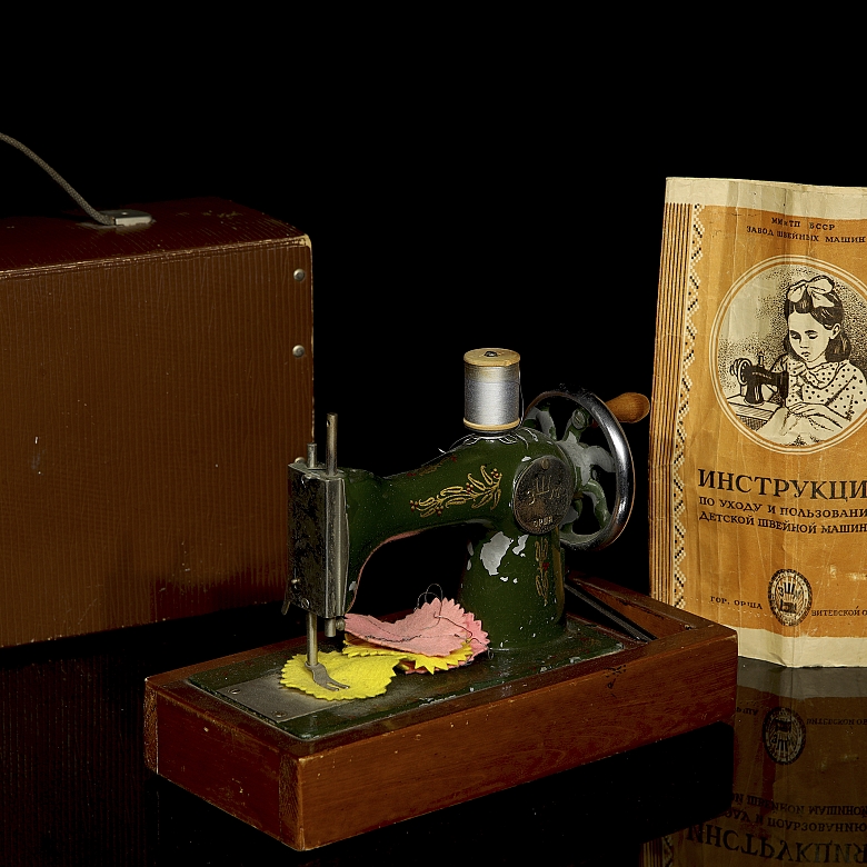 Máquina de coser de juguete soviética ZŠM Orsha, ca. 1950-1960