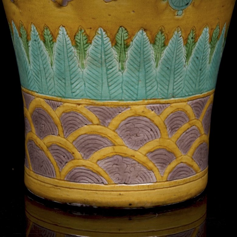 Meiping glazed ceramic vase 