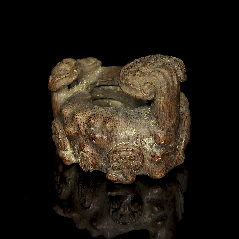 Carved wooden “Lingzhi” water container, Qing dynasty - 3