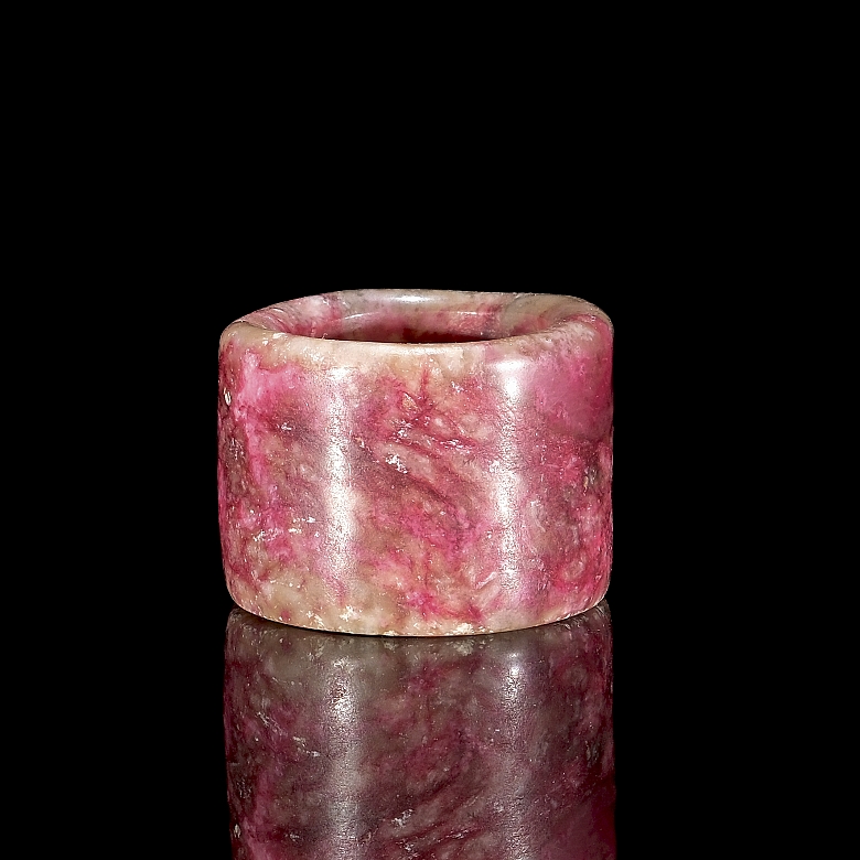 Red jade archer's ring, Qing dynasty
