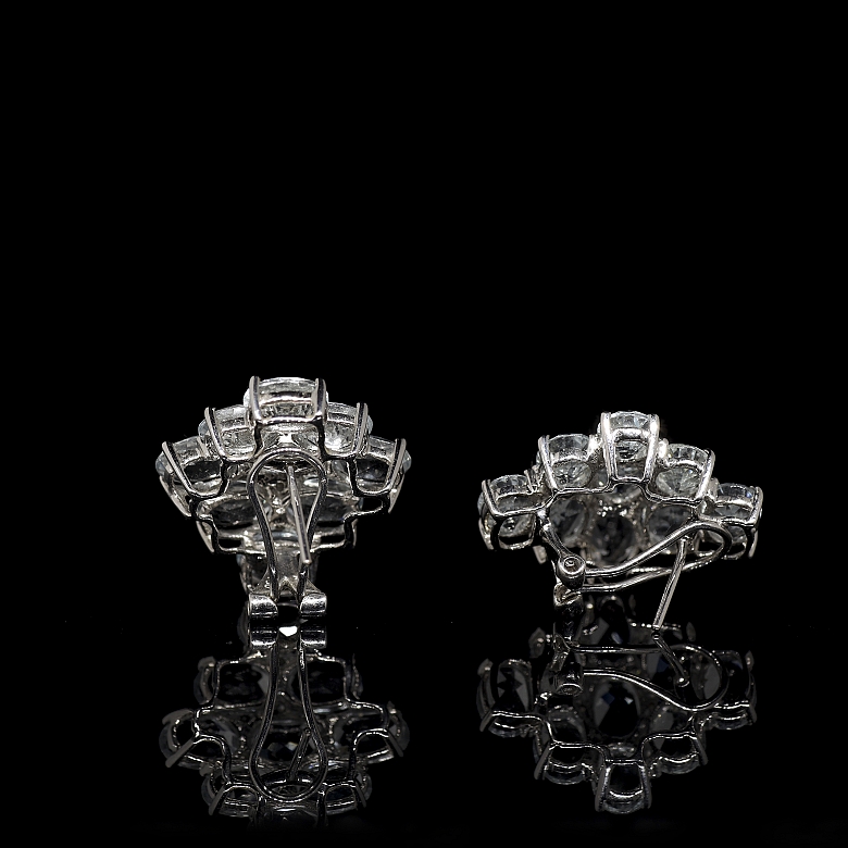 Pendientes de diamantes y aguamarinas en oro blanco de 18K