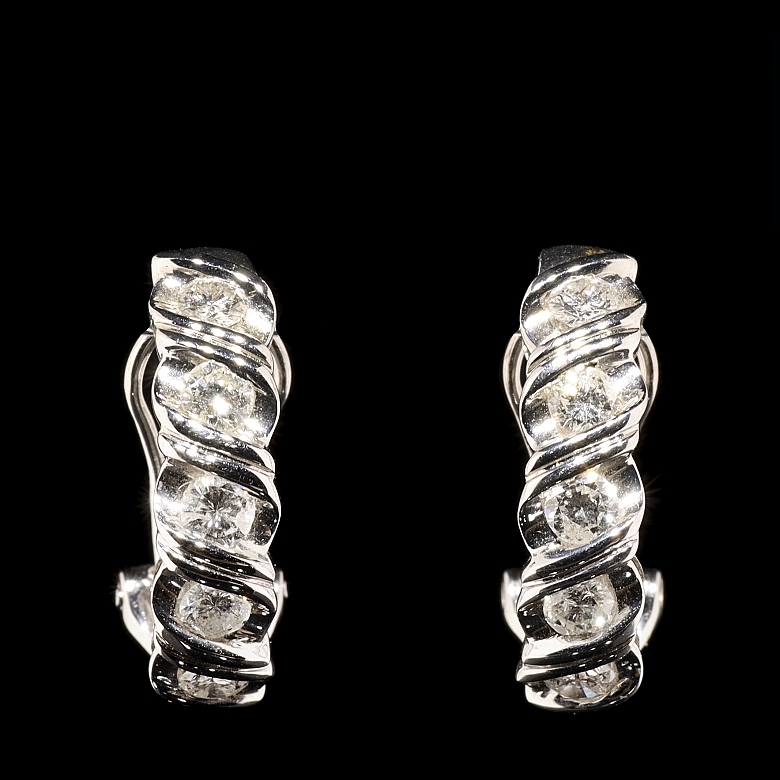 Pendientes en oro blanco de 18K y diamantes