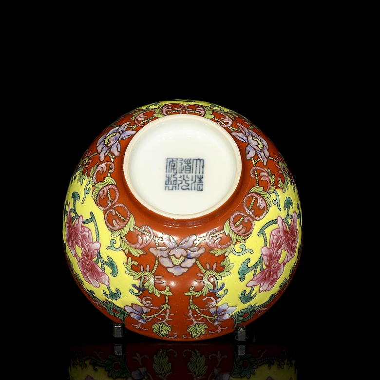Cuenco de porcelana esmaltada
