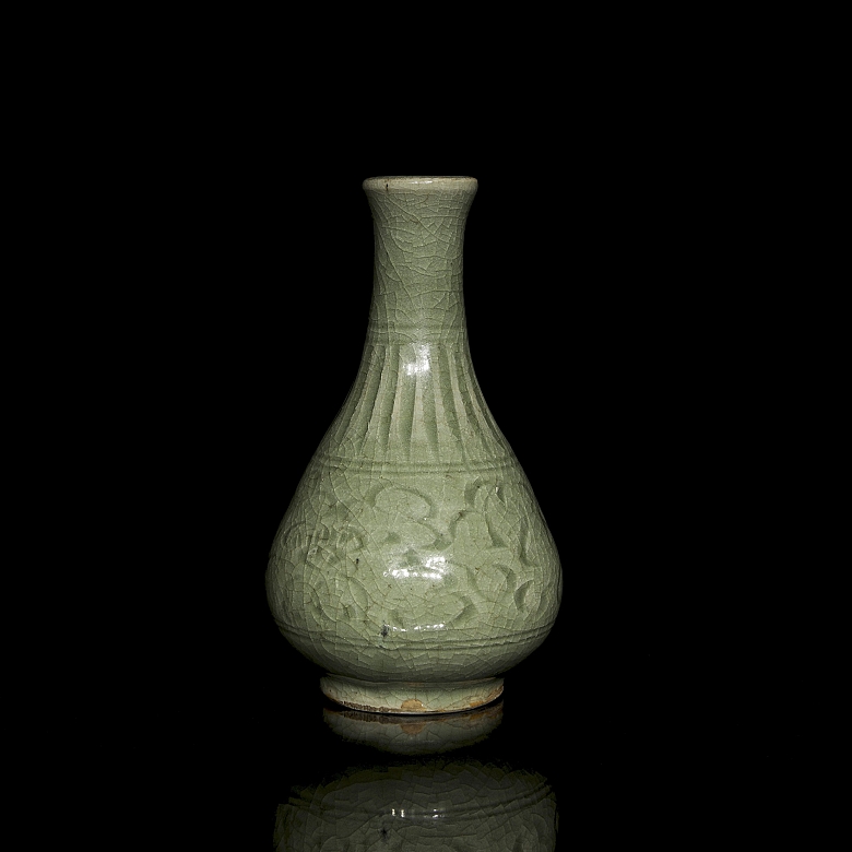 Celadon porcelain vase ‘Engraved flowers’, Song style