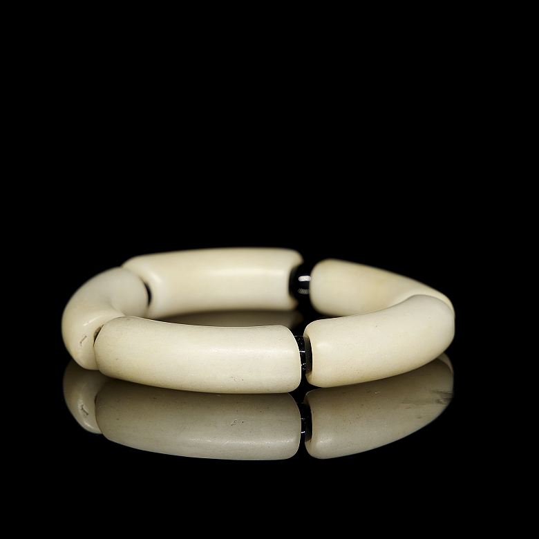 White jade bead bracelet, Zhou style