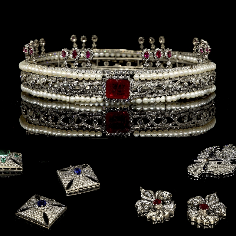 Set of headband and modular brooches in 18k gold with pearls and precious stones