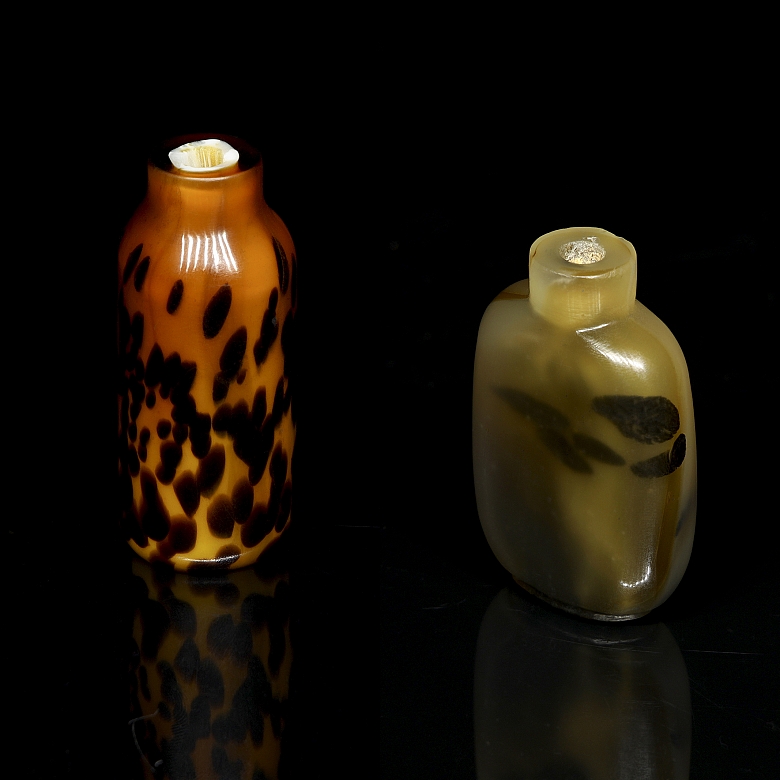 Two glass snuff bottles, Qing dynasty - 4