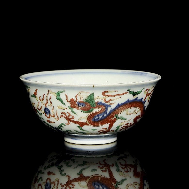 Cuenco de porcelana policromada