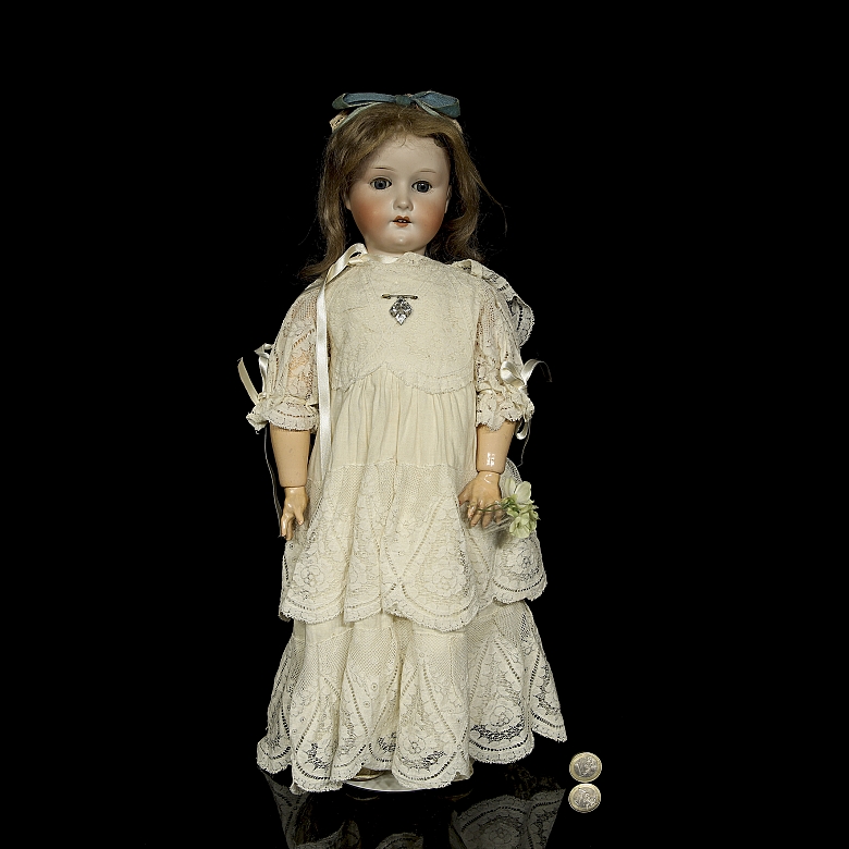 Muñeca de porcelana Heubach Köppelsdorf, molde clásico 250, Alemania, c. 1920-1925