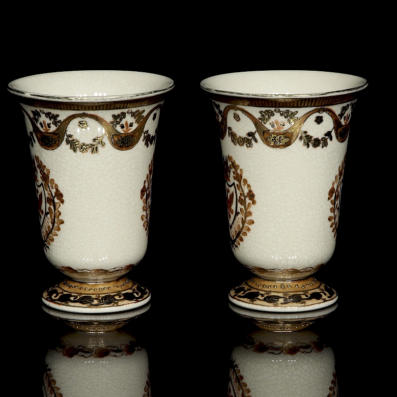 Pareja de jarrones de porcelana 
