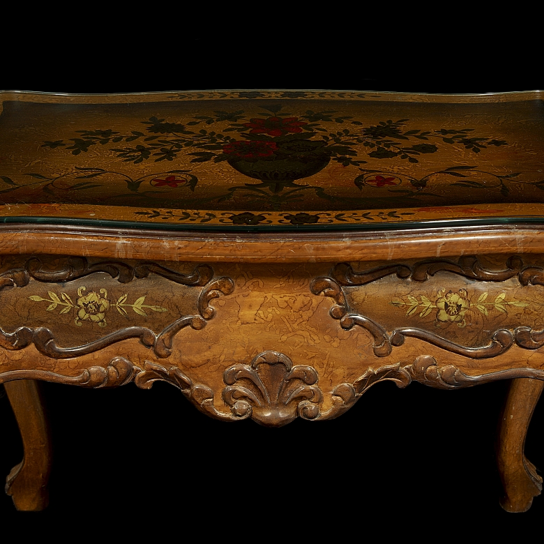 Mesa baja de madera estilo Luis XV, s.XX
