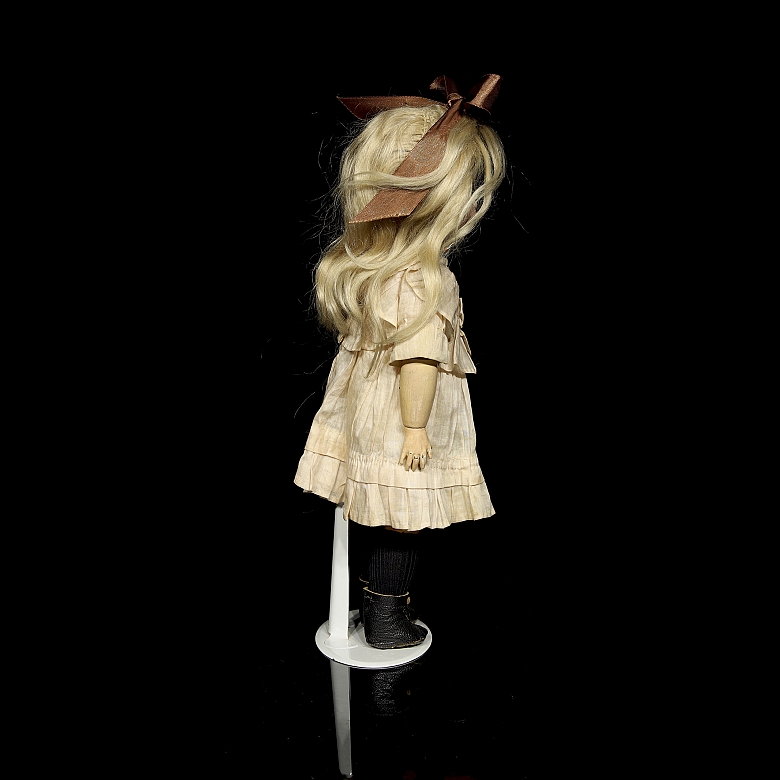 Muñeca de porcelana Etienne Denamur (Bébé E. D.), París, Francia, c. 1900