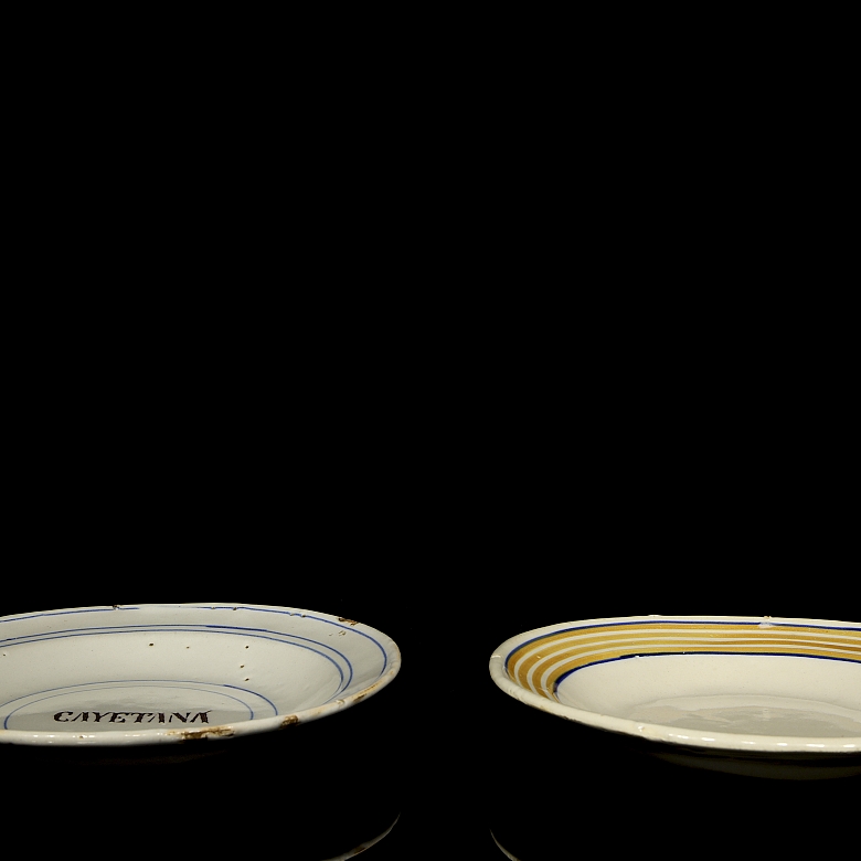 Two glazed ceramic dishes, 20th century - 5