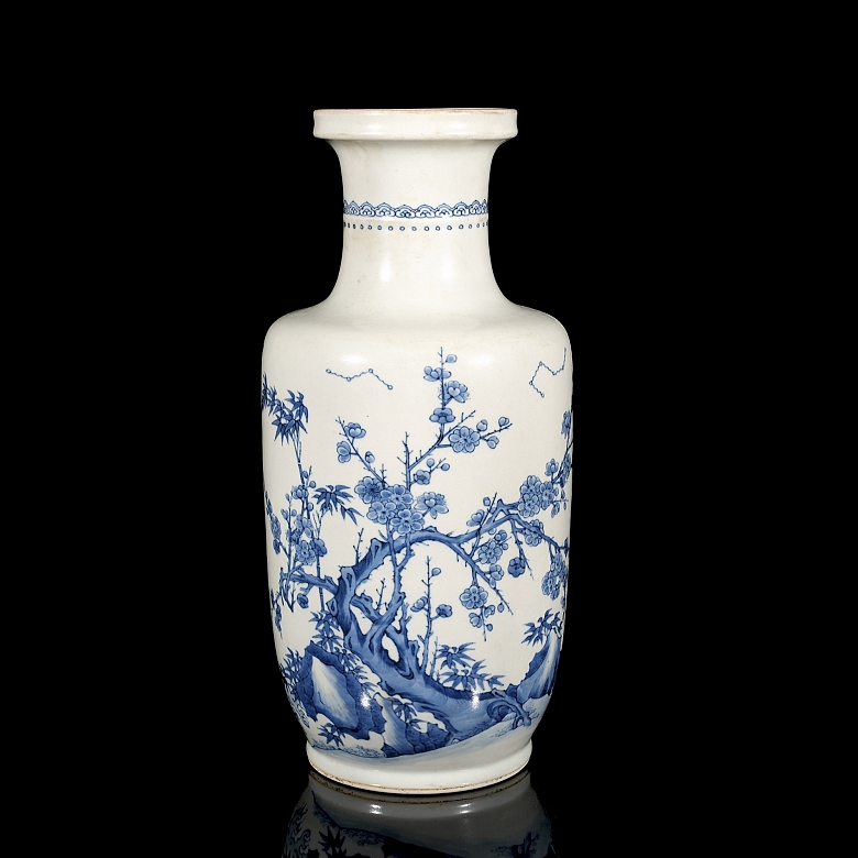 Jarrón de porcelana en azul y blanco 