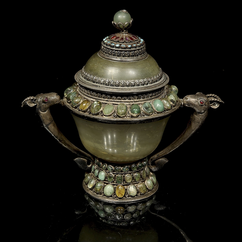 Recipiente ritual de jade, plata y gemas preciosas, Tíbet, s.XIX