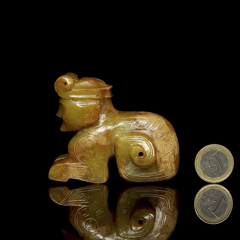 Figura zoomorfa de jade amarillo, dinastía Shang