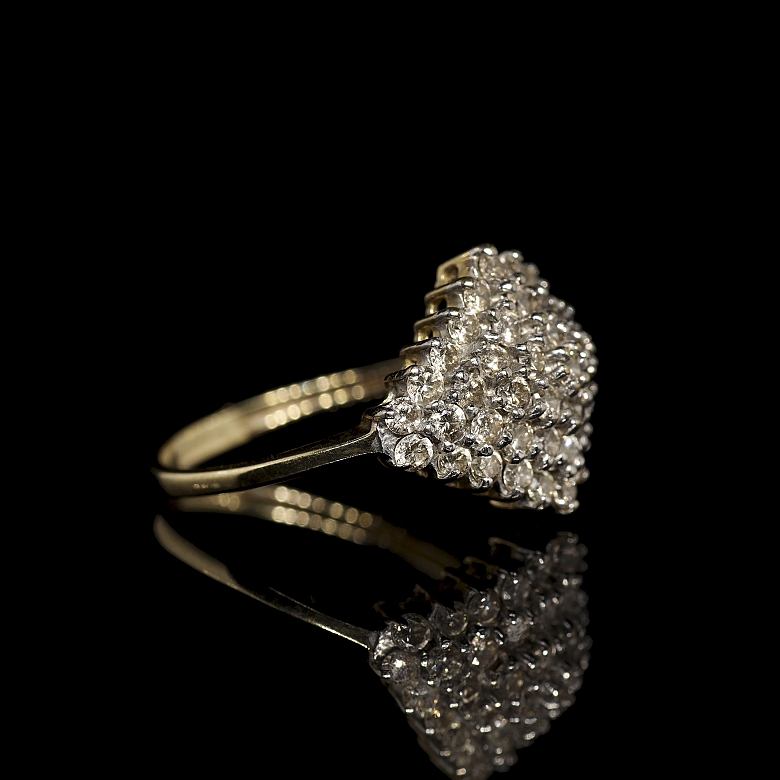 Anillo de oro amarillo con diamantes