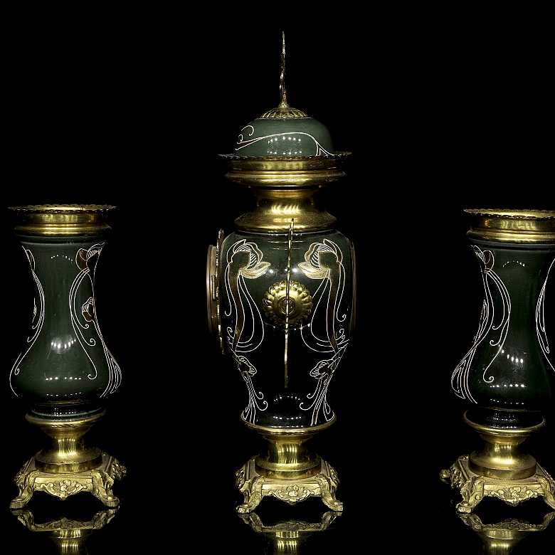 Table clock with vases Art Nouveau style, 20th century - 1