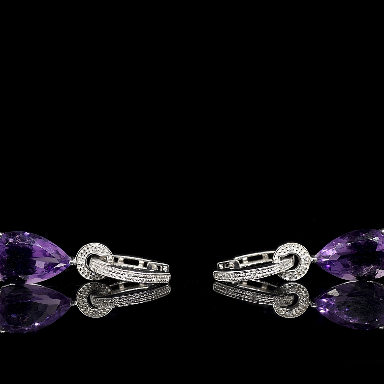 Pendientes en oro blanco de 18k con amatistas y diamantes