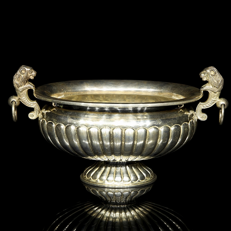 Mexican silver centerpiece with leonine handles, Tane, 20th century