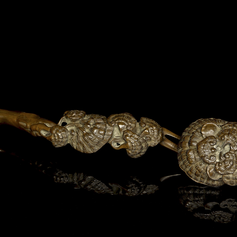 Ruyi carved wood “Lingzhi”, Qing dynasty - 1