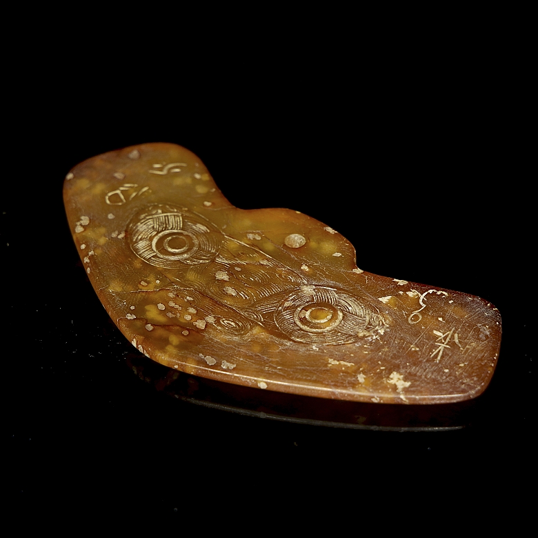 Colgante ritual de jade tallado, cultura  Liangzhu