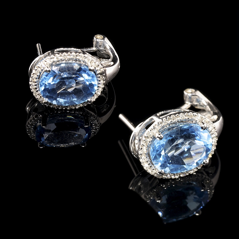 Earrings in 18kt white gold with topaz and diamonds - 4