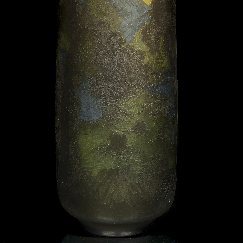 Jarrón de vidrio camafeo, estilo Art Noveau, firmado Lavieh, c. 1900